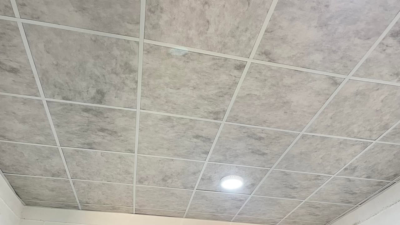 بيت حي الزهراء للايجار 
غرفتين
حمام 
صاله 
مطبخ 
للاستفسار 
***********
