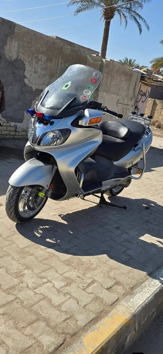 يا الله سلام عليكم الصوره للنتباه 
طبعن مرخصت صاحب الدراجه 
وطبعن مرخصت الادمن سكاي ربع مامصورهه حالين لون رصاصي امشي بيهه وطفت فجأه ماعرفت السبب 
إني جديد عليهه ماعرف بيهه الله يشهد دراجه نضيفه اتخيل 
واسط كوت يم سيد شاطئ للبيع سعر 400وبيه مجال 
شراي هله بيك ولي عنده معلومه ليش طفت خل ينورنه 
أو يدز رقم فيتر زين بل كوت علمود اروحله وشكرن 
جزيلن *********** امراوس عادي
