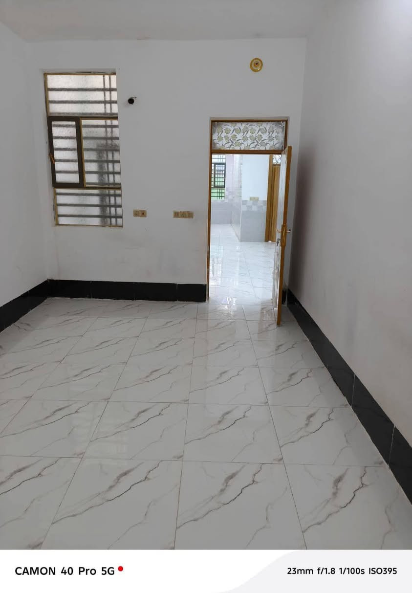 عرض مرتب 150 متر. للبيع 🏤خط اول 
بسعر مناسب جدا ٥٧ وبي مجال 

شغل متعوب عليه وموقعه حلو 🏗 

#موقع_البيت/ بنجف مقابل ملحق قريت الغدير 
 
#نوعيت_البناء/ طابوق جمهوري اساس وسقف صب 🧱

#شارع تبليط بعرض 15 متر     مع اناره ليليه كامله 💡

#نوع ملكيت البيت طابو زراعي سند 25. مع قرار محكمه 📝

للستفسار *********** .   يوجد وتساب 

#ملاحضه //توجد كافت المساحات
