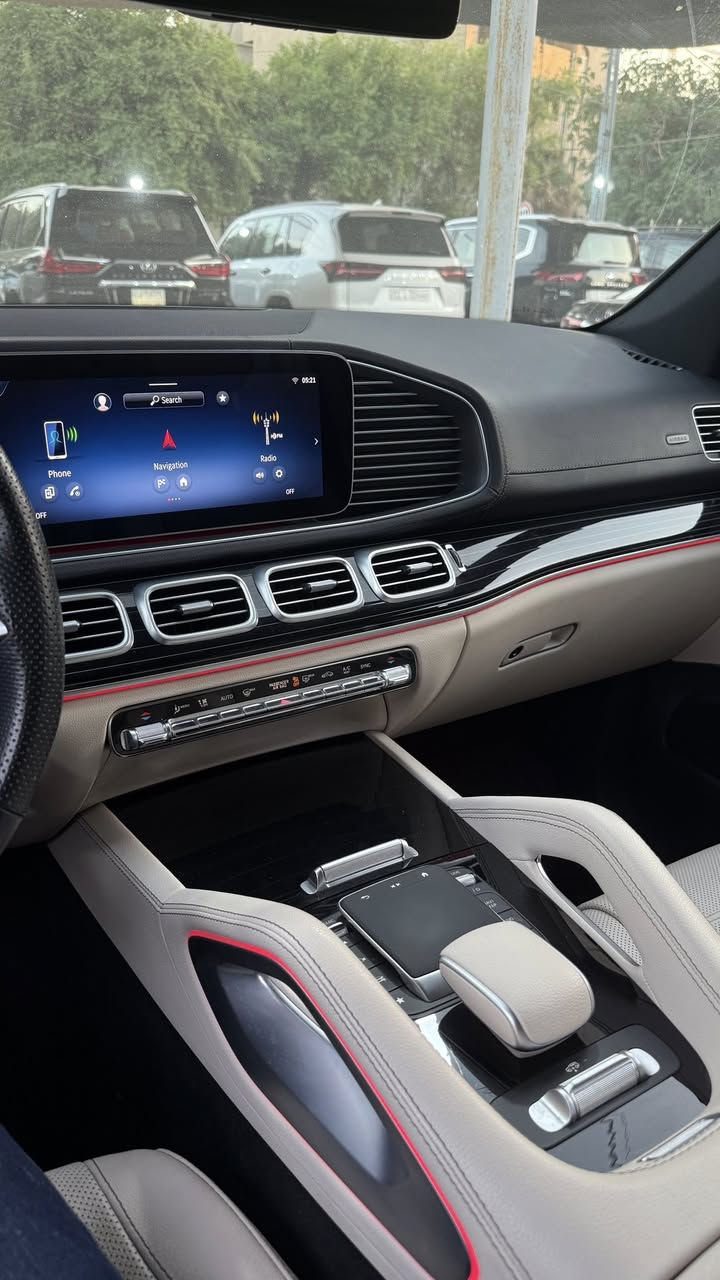 _ النوع: [ MERCEDES-Benz Gls ]
_ الموديل: [2024]
_ المواصفات: [v6– شاشة – كاميرا خلفية - ابل كار بلاي – بصمة - صندوق كهرباء -…]
_ الكيلومتر: [27,000كم]
_الضرر 2 قطع [مصبوغ شبر بالبنيد كلير ربع البنيد و الجاملخ الامامي الايسر مبدل اصلي ومصبوغ ] 
_ الموقع: بغداد – الكرادة
_ للاستفسار: ***********
