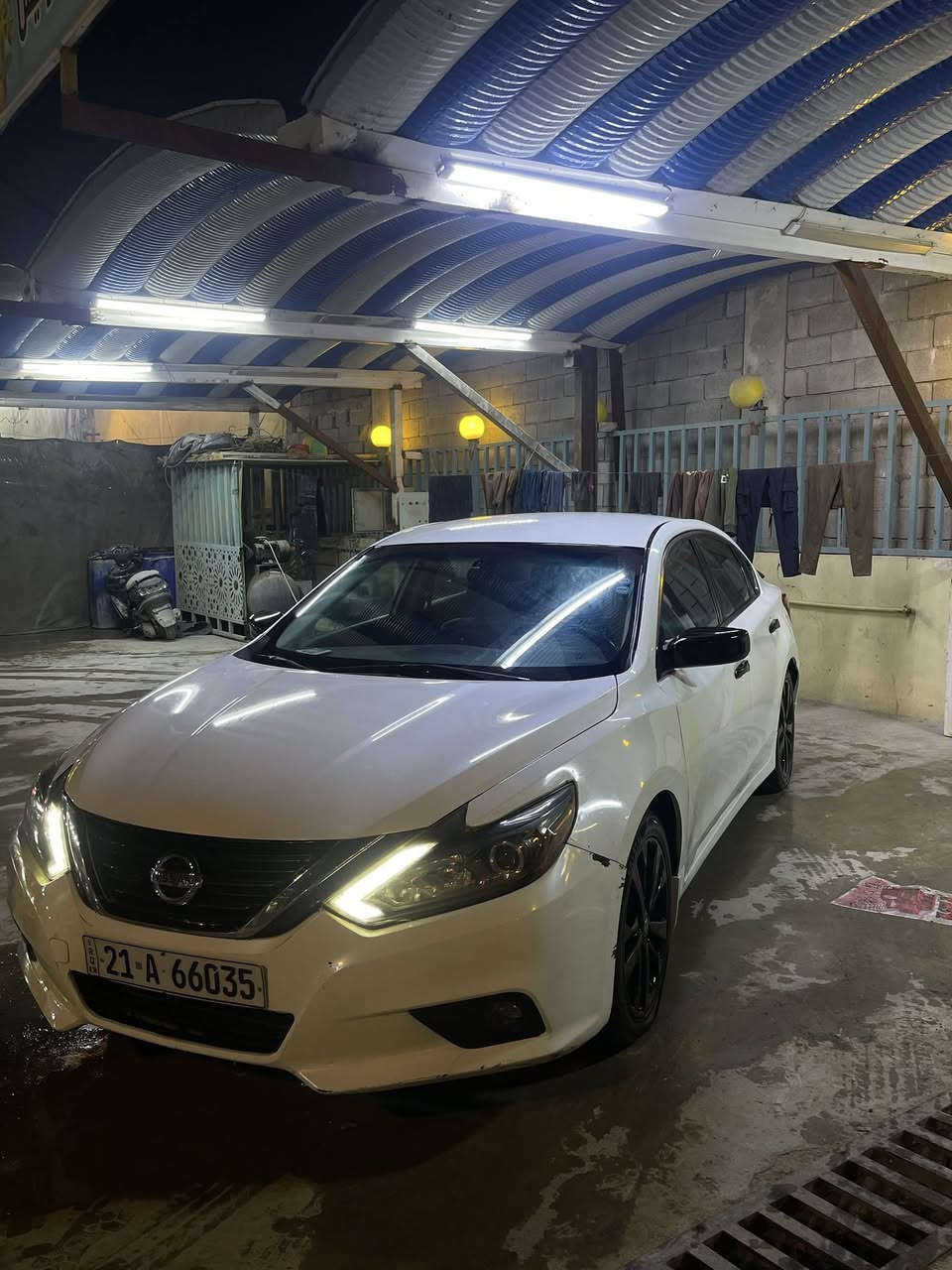 السلام عليكم 
نيسان التيما 2017 للبيع 
سيارة نضيفة جداً 
ضررها جامرلغ جهة السايق مبدل
وربع الباب صبغ فقط
وبيها اماكن بارد خفيفه 
صدر جديد مكينه كير مكفولات 
السعر 136وبيها مجال 
للتواصل :***********
