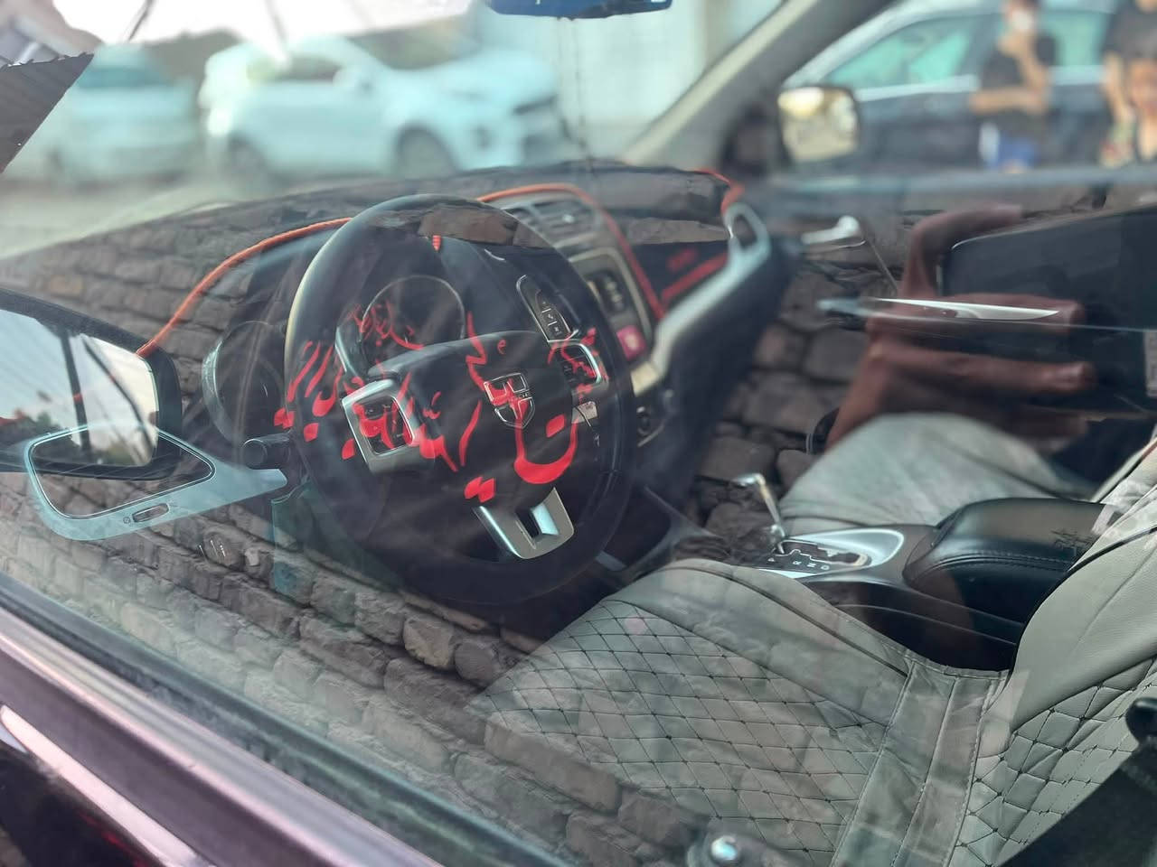 السلام عليكم
سياره دوج جورني للبيع 
موصفاتها تحكمات استيرن 
شاشه اصغيره بلوتوث 
رقمه جديد بغداد 
محرك 2400 
سياره تجي اتشوفها بلحقيقه احلا 
من الواقع 
رقم الهاتف ***********  
سعرها 140$مكانها بغداد
