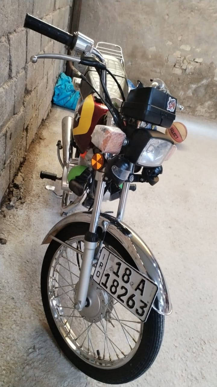 سلام عليكم دراجه نامه امتياز باب اول موديل 21طالعه بل 25 رقم وسنويه انكليزي تحويل ثاني يوم الدراجه نضيفه كلش علئ وضع الشركه مملعوب بيها ابد جبتها رقمتها وشمرتها بل بيت مثل ما موضح ممشاها قليل كلش واتساب ***********
