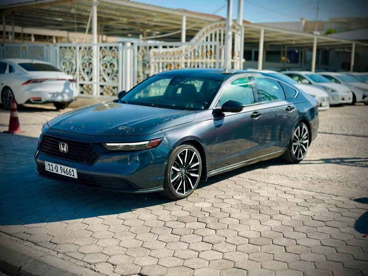 هوندا أكورد Touring 2023 🤍 تورنك 
مراوس او بيع 

للبيع هوندا أكورد Touring موديل 2023، سيارة فاخرة تجمع بين الأداء، الراحة، وأحدث التقنيات، بحالة ممتازة وجاهزة للاستخدام.

المواصفات:
ضرر بنيد فقط +راس شاصي ايسر 
صور الضرر مرفقة 

* محرك 4 سلندر 
تبريد تفئه كشانة 
* فتحة سقف.
* شاشة لمس كبيرة.
* كاميرا خلفية.
* تشغيل بصمة (Smart Key).
* تشغيل زر.
* دخول ذكي.
* جلد فاخر.
* مقاعد كهربائية.
* تدفئة وتهوية للمقاعد.
* ذاكرة لمقعد السائق.
* مثبت سرعة راداري.
* نظام المحافظة على المسار.
* تحذير النقطة العمياء.
* حساسات خلفية. 
* Apple CarPlay وAndroid Auto.
* نظام صوت Bose.
* جنوط رياضية ألمنيوم.
* تحكم بالمقود.
* بلوتوث.
* مكيف أوتوماتيك ثنائي التحكم.

الممشى: 59 ألف فقط.

السيارة نظيفة جداً، جاهزة للاستخدام ولا تحتاج أي مصروف، والفحص خير دليل.

📞 للاستفسار يرجى التواصل على الخاص أو الاتصال.
الرمادي مركز المدينة 
السعر ١٩٥ وبيه مجال 

***********
