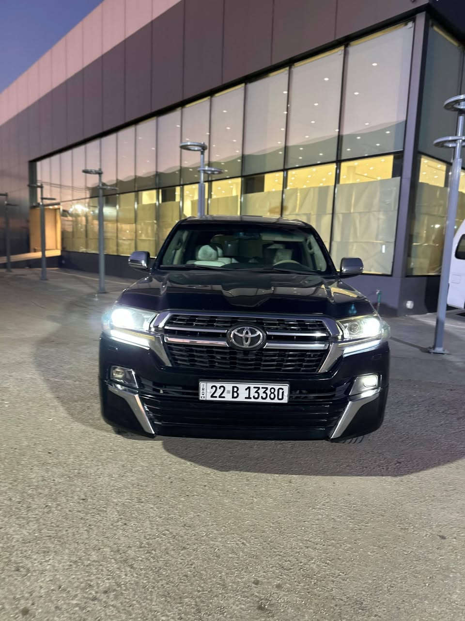 سلام عليكم لاندكروز فكساره سياره 2008  محدثه 2021 واحد على واحد مكينه ثمانيه 8 ستندر فتحة 5 بصمات سبعه راكب تبريد ثلاث قطع ثلاجة كراسي كهرباء دواخل ملكيه شاشة لكزز تحكم ستيرن صوبين كير ومكينه وضع شركه تدفئه تبريد وضع شركه حداديه جديده تخم تاير جديد بعد بيها هواي مواصفات ملاحظة صبغ مال تحديث بدون ضربة قبق الجنطة بيه صبغ بدون كل ضربه سياره مكفوله ماعدا هذني الصبغات اللي بيه اصله كفاله عامه السيارة هستوه داخله هزه ورقم جديد تريد وكاله تريد تحويل وبالعافية علئ الياخذها السعر 265 وبيه مجال عنوان السيارة نجف لاستفسار الاتصال *********** ☎️
