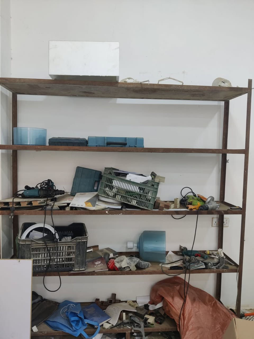 معمل المنيوم كامل للبيع كتر جديد صارله شهرين
العنوان كلار ***********
