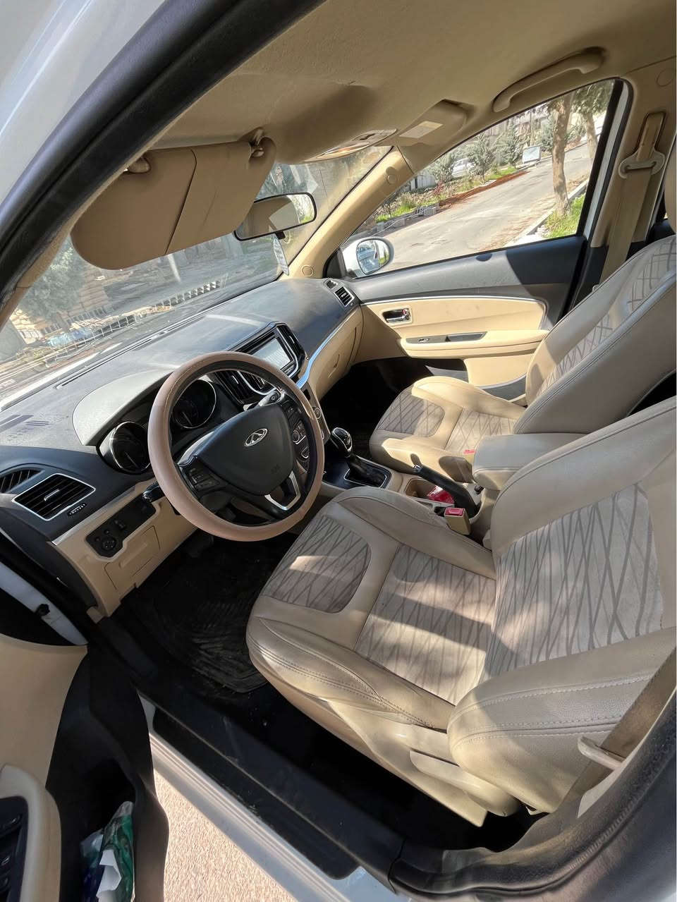 شێری ( چێری ) ئەریزۆی ٣ 
سەیارەكە خلیجیە تایبەت بۆ خلیج دروستكراوە 
مۆدێل ٢٠٢٠ گێڕ ئۆتۆماتیك 
ناوزەرد و سوكان ڤۆلێوم 
كوشنەكانی جلد و قوماشە 
پێش و دوای لایتەكانی لیدە
 سەیارەكە ٩٦ هەزار ڕۆشتوە 
مەكینە ١٥ ی بێ تۆربۆیە 
سەیارەیەكی كەم مەسرەفە بەنزین كەم ئەخوات
گێڕ و مەكینەی بەشەرت نەكراوەتەوە
سەیارەكە هەتا بڵێی پاك و جوانە
دوو پارچە بۆیاخی ئەوروپای هەیە بێ ناوگرتن بێ ئێرباگ
١ چەمەلەغی پێشەوە لەگەڵ ١چەمەلەغی دواوەی بۆیاخە
بەشەرتی تەحویل و غرامە ، سەنەوی تازەیە
 تكایە گەر مشتەریت تەلەفون بكە 
سعری٨٦ گەڵا و معامەلەیەكی كەم
لە سلێمانیە سەیارەكە 
*********** السليمانية, العراق
