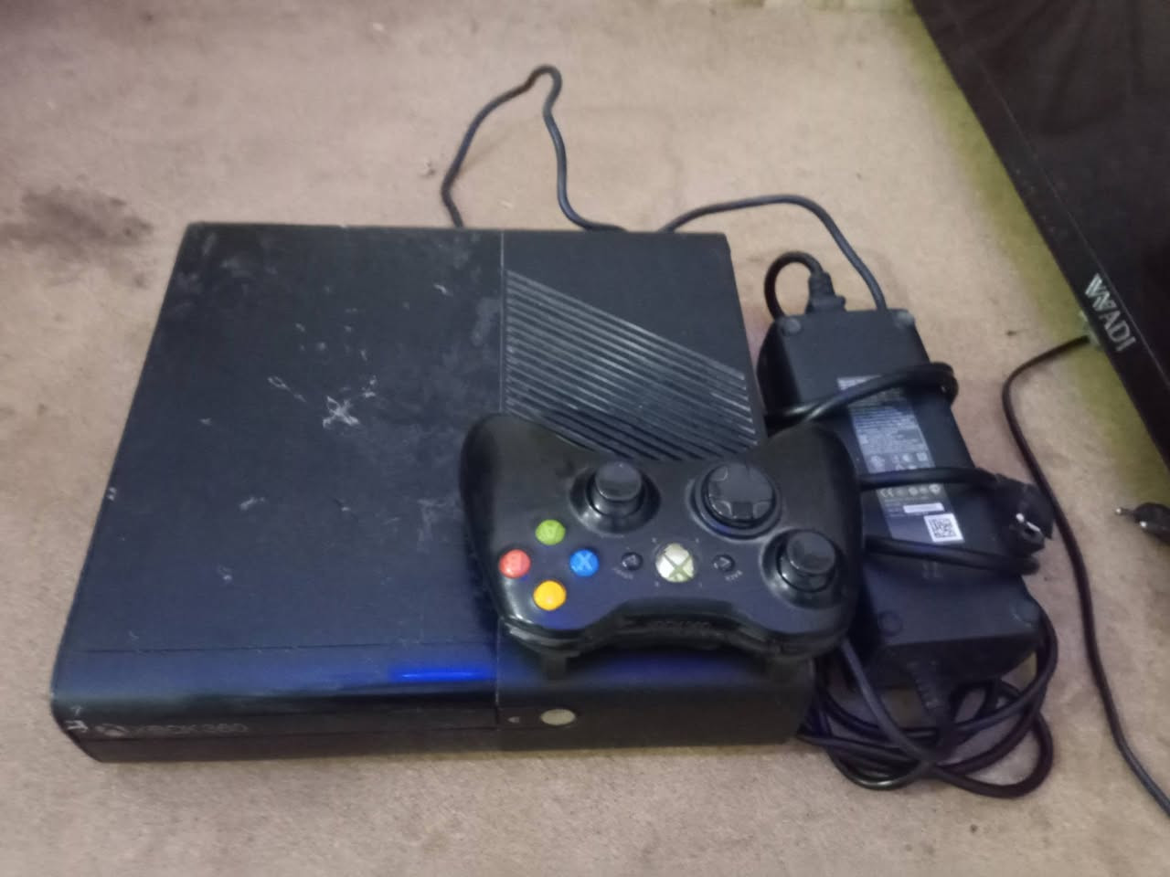 ل XBOX 360 بعده نضيف ويا جوستك 2 ومع كامل ملحقاته اريد اراوسه بتلفون نضيف وكون عنده توصيل مكاني ديالى ممتواجد فقط واتساب ***********
