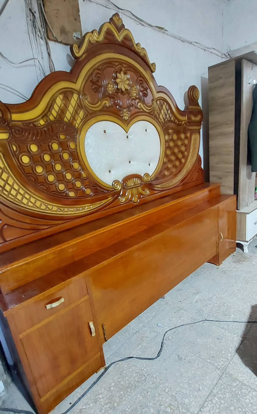 غرفه اخشاب صاج خمس بوب كامله
متكونه من كنتور وجربايه وميز مرايه وملحقات الجربايه كامله شغلها مرتب وحلوو
العنوان بعقوبه قرب مرطبات الامير ***********
