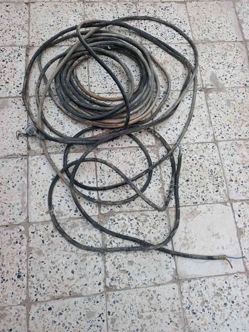 السلام عليكم 
محجر درج حديد طوله اربع مترات ونصف
ابواب pvc
وبكرات تسليك الفنار الاصلي
كيبلات
مغسله


**إذا كنت صاحب هذا الإعلان وتريد حذفه لأي سبب، رجاءا أرسل رسالة إلى الدعم الفني**