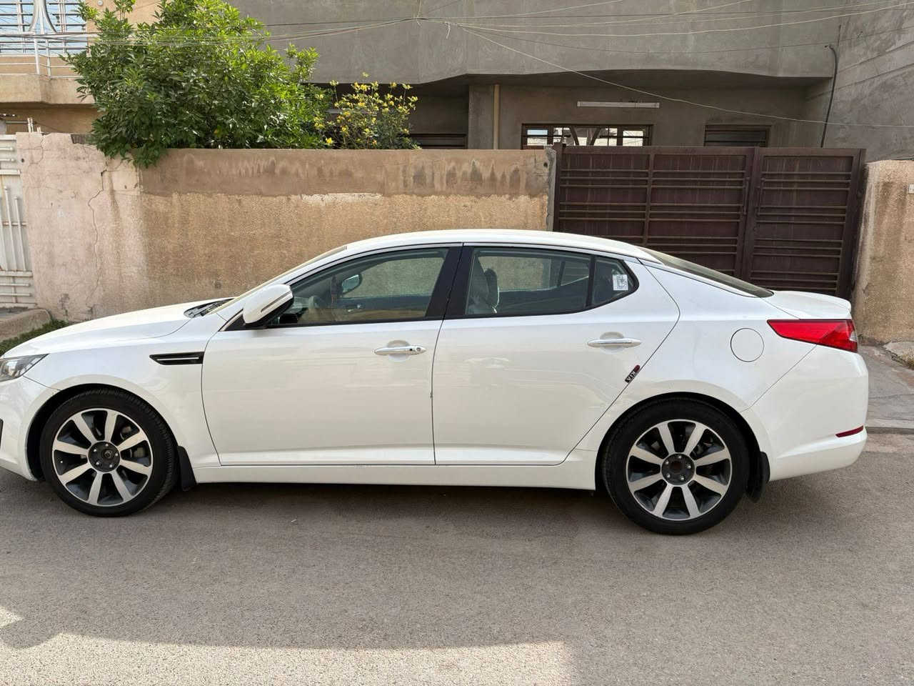 اوبتما ٢٠١١ ابيض صدفي- محرك ٢٤٠٠دوش
ماشيه ١٨٥،٦٠٠
المواصفات/بصمه- شاشه وكامرة خلفيه- تحكمات ستيرن- اشاير مري - مري شفط-جام اوتو
رقم اربيل الجديد السنوية تنتهي ٢٠٢٦ شهر الخامس 
كير ومحرك مكفولات
ماكو ضرر لا صبغ ولا بارد 
مكان السيارة بغداد 
السعر 13,000$
رقم الهاتف / ***********
