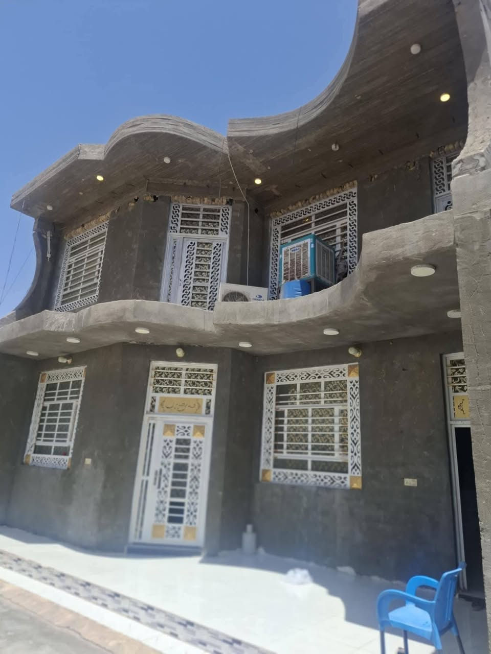 اللهم صل على محمد وال محمد دار للبيع طابو زراعي سند 25 خلف جامعة بابل منطقة ابراهيم الخليل كافة الخدمات 
ماء كهرباء تبليط يحتوي على 4غرف نوم مطابخ عدد 2 بناء حديث 
صحيات عدد 2 دخليه وخارجيه كلدور 10متر حديقه 650متر بناء 350 المساحه الكليه 1000متر .. للاستفسار ***********.
