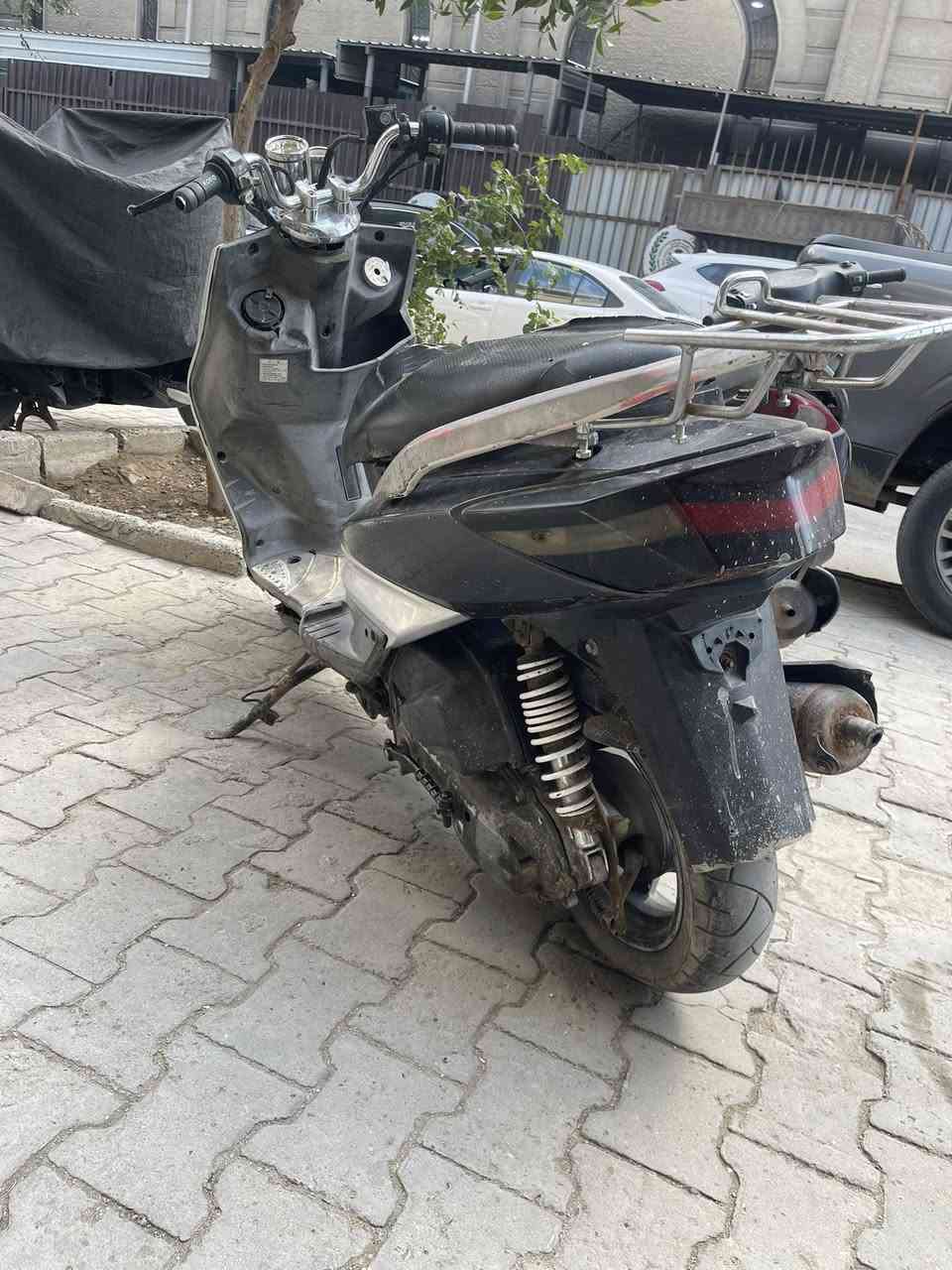 للبيع دراجه تشتغل سلف وهندر نركه وحده بس الدراجه متروكه وتايرها كاعد مكاني بغداد الثعالبه ارجع وكول الدراجه متروكه تجي اشغلكياها وانطيكياها 250 وبيها مجال  

مكاني بغداد الثعالبه 
***********
