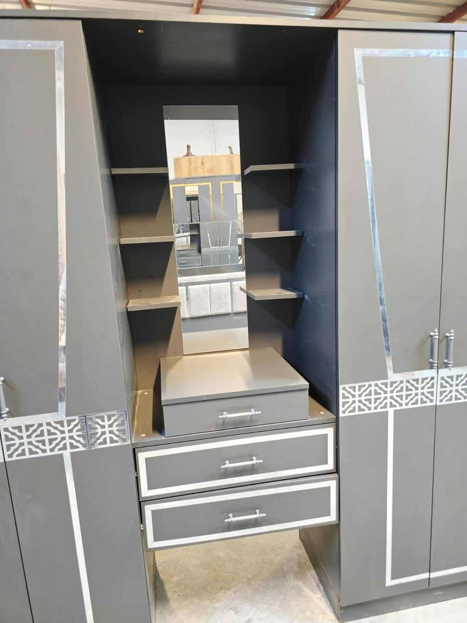 غرفة نوم مستعملة🇹🇷
موديل حديث 
اصدار /26
 نضافة95 ٪💯
عدد القطع / 6 
نضام / أبواب 💢 
ميز تواليت داخلي 
سعرها / 650 💸
شد ونقل داخل بغداد مجاني🚛
يوجود توصيل محافضات 🚛 #بغداد #اثاث #غرف


**إذا كنت صاحب هذا الإعلان وتريد حذفه لأي سبب، رجاءا أرسل رسالة إلى الدعم الفني**