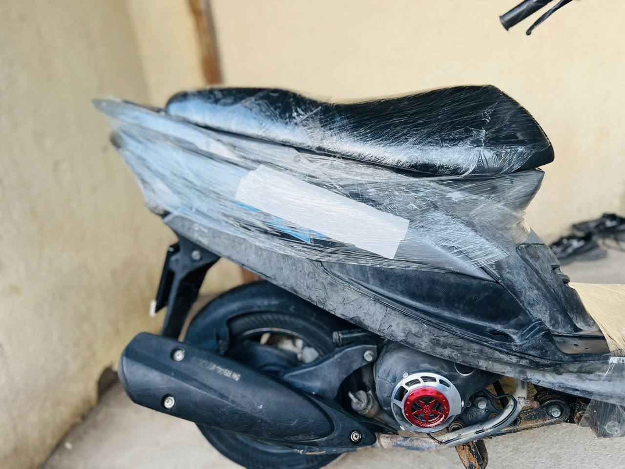 السلام عليك دراجه ماكس موديل 2008 حديث لاتات زون حديث دراجه ما مفتوحه برقي ستوى نازله من الحاويه  كله ختم واحد من لواقيه له كفرات العنوان بصره القرنه رقم *********** السعر 1050 وبيه مجال
