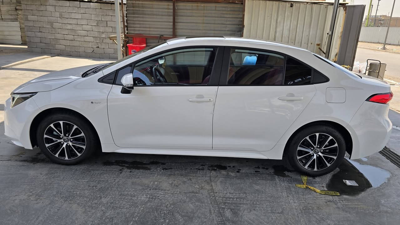 السلام عليكم
كورلا 2025 هايبرد 
مكفولة كفالة عامه من كلشي
فول مواصفات للاخير اعلى فئة 1/1
فتحه سقف 
بصمه تشغيل وابواب بصمه وصندوق 
كشنات كهرباء جلد 
لد امامي 
حساسات 
قيادة ذاتية 
هاند بريك دكمه 
شاشه ابل كاربلي 
رقم بغداد ب بسمي  
سيارة جديده بوضع الزيرووو سعرها معقول بلعافيه ع الياخذها ماشية 10 الف

مكان السيارة بغداد 
رقم ***********

 السعر :158
