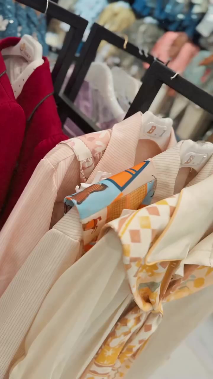 رمضان كريم وينعاد عليكم وعلينا بالصحه والعافيه 🌙
كوستم بناتي قياسات 6_12فصالات وموديلات ولا أروع كل هذا يم تومي للأطفال 
عنوان المحل 📍: موصل حي المثنى عمارة فن تازيا 
يتوفر خدمة توصيل لجميع محافظات العراق 🚚


**إذا كنت صاحب هذا الإعلان وتريد حذفه لأي سبب، رجاءا أرسل رسالة إلى الدعم الفني**