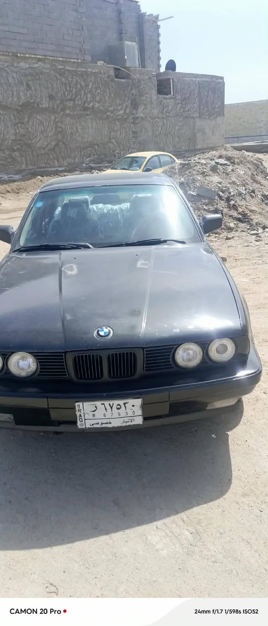 السلام عليكم بي ام 535 للبيع ومراوس موديل 92 السعر 42 وبيها مجال كان السياره الفلوجه 
***********
***********
