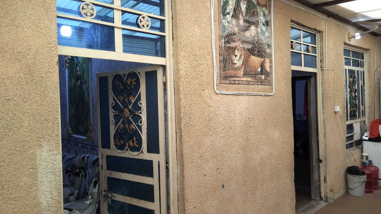 السلام عليكم بيت  مساحة 80متر صب مسلح زراعي مكاتبه الشعب الجمعيات خلف السده فتحه عمار ابو الدهن منطقه تبليط ماء مجاري السعر ***********
