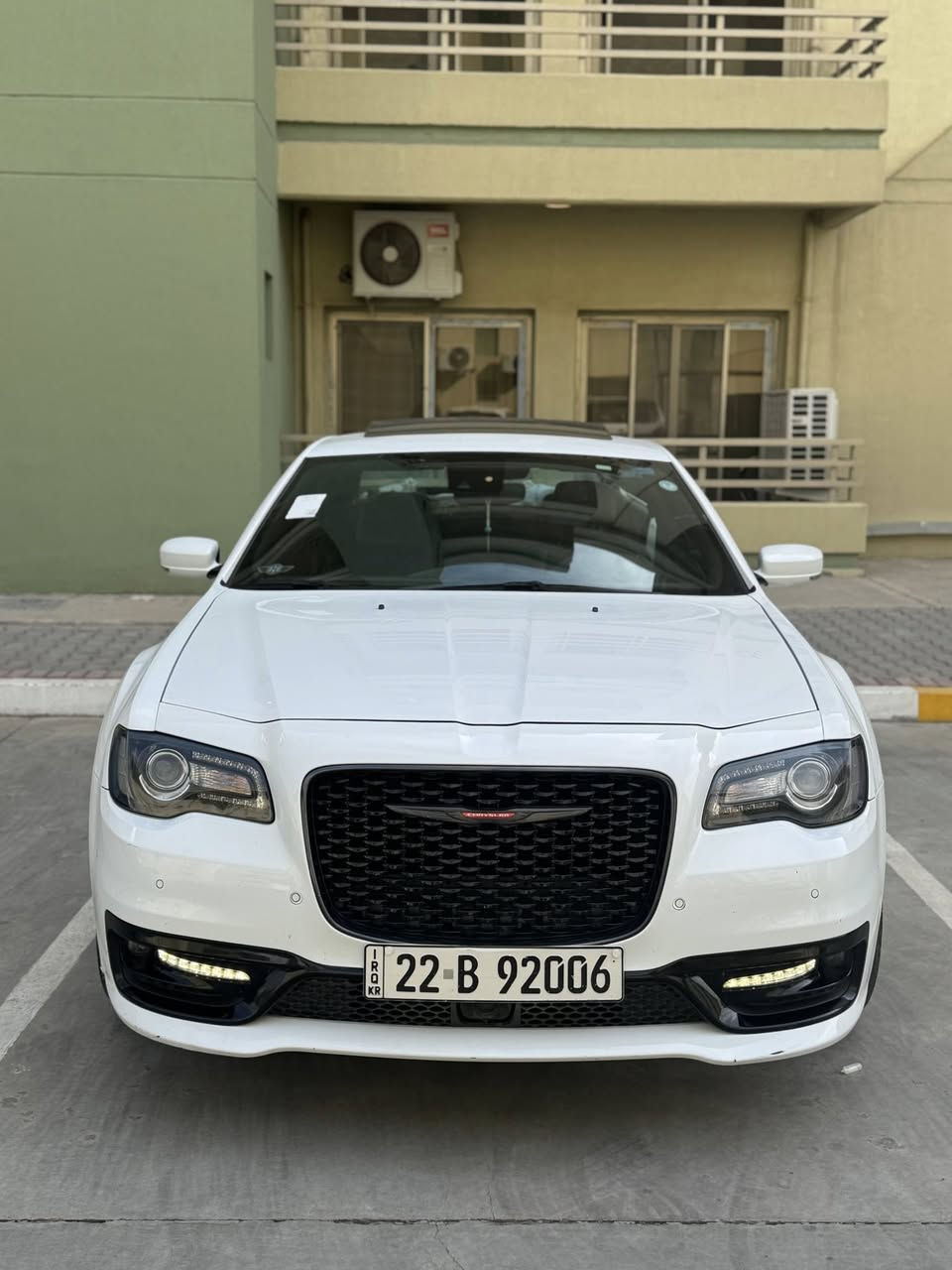 السلام عليكم
كرايسلر 300s موديل 2023 خليجي 
ماشيه 48000 كيلو متر 
مواصفات الs فول 1/1
الشراي صدك يتصل على الرقم ***********
