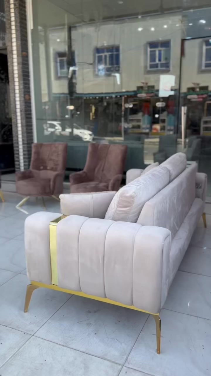 تخم تركي 🇹🇷  فول مودرن  كوالتي جدا عالي متكون من 10  نفرات 3+3+1+1+1+1   نسبه نضافه 100/100 اخو الجديد اي ملاحضه او يضرر مابي  هيكل الداخلي والخارجي بل كامل حديد وخشب زان طبيعي  نضام السرير ضهر قلاب  قماش شامواه وتر بروف بمقعد طبي سوفت أمريكي فول بوليستر  كوشه سحاب سهل التنضيف  يوجد توصيل ل بغداد ولباقي المحافظات  عنوانه أربيل زانكو 99 قرب مطعم كص سنگر  *********** واتساب فقط (علي)
