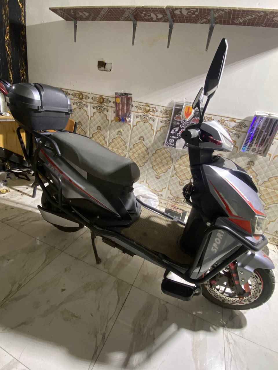 دراجة شحن يوزسكي شبح  6بطاريات مستخدم شي قليل يشتغل بصمه وكرت وسويج نظام R سماعات mb3 دراجه بعدها جديده يشباب السعر 600 للتواصل ***********
