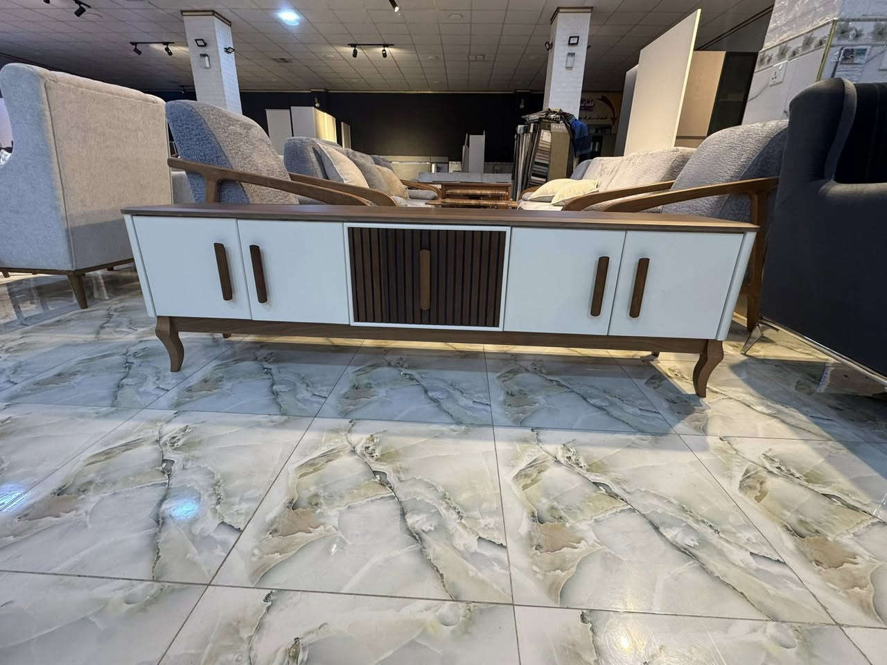 شركة ديڤان للأثاث
بمناسبة شهر رمضان المبارك 🌙✨
مسوين تخفيضات مميزة وأسعار خاصة على أغلب الأثاث.

نوفر لكم:
🛋 قنفات مودرن وكلاسيك
🪑 ديوان حسب الطلب وبالقياس واللون اللي يعجبك
🍽 ميز طعام بتصاميم أنيقة
🛏 غرف نوم كاملة
🪵 كنتور دستور سليماني
🪟 طبلات بأنواع وأشكال مختلفة

✔️ تفصيل حسب الطلب
✔️ قياسات خاصة
✔️ ألوان على ذوقك
✔️ جودة عالية وأسعار مناسبة

💳 تقسيط مريح جداً يشمل الجميع

فرصتكم بهالشهر الفضيل حتى تأثثون بيوتكم بأجمل الأثاث وبأفضل الأسعار.

📞 للاستفسار والطلب:
***********
📱 واتساب متوفر

شركة ديڤان للأثاث — كل ما تحتاجه لبيتك تلقاه عدنا
