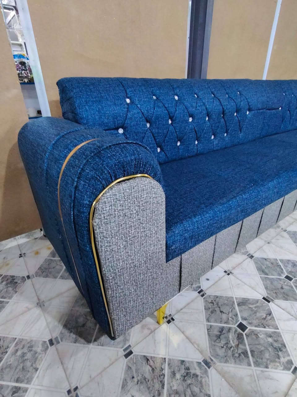 رمضان كريم عليكم 
رجعنا وياكم ونكون متواجدين طيلت شهر رمضان 
من الساعه الواحده ظهرا لحد 12ليلا 
تخم ديوان لون سمائي
جديد  10قطع
13اونص متر ظ منه
بيع او مراوس اوتبدل 
رجل حديد تركي 
شغل بلاويد اسود تفتح الاقماش وشوف الخشب 
يوجد قياسات اكو 6اونص
او 14كتر
او 20كتر
او 26متر 
اتعهد بالتخم بعد الاتفاق ونصبه بالبيت اي شي زايد او ناقص
اتحمله انه شخصيا 
تدلل اتصل او راسلني 
بيع او مراوس اوتبديل 
لعلم اذا عندك تخم مستخدم نشتري 
اوجلسه عربيه
متواجدين يومياً 
عنواني ناصرية الغراف طريق ال سهلان منطقه العميرات 
واتساب ***********
انظم للكروب ادخل على الرابط
https://www.facebook.com/groups/490367711756252/?ref=share_group_link
