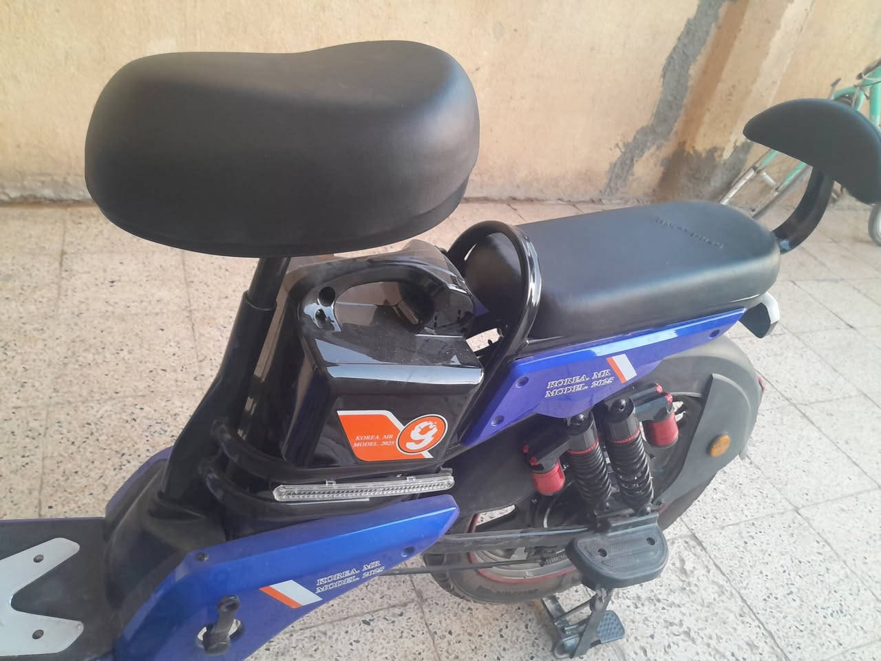 السلام عليكم
ماطور شحن للبيع 
موديل ٢٠٢٥ مستخدم اقل الأسبوع 
بعدة جديد . ماشي ١٣٢ كيلو 
٤ نمرات و٤ بطاريات 
الشراي يتصل ع الرقم ***********
