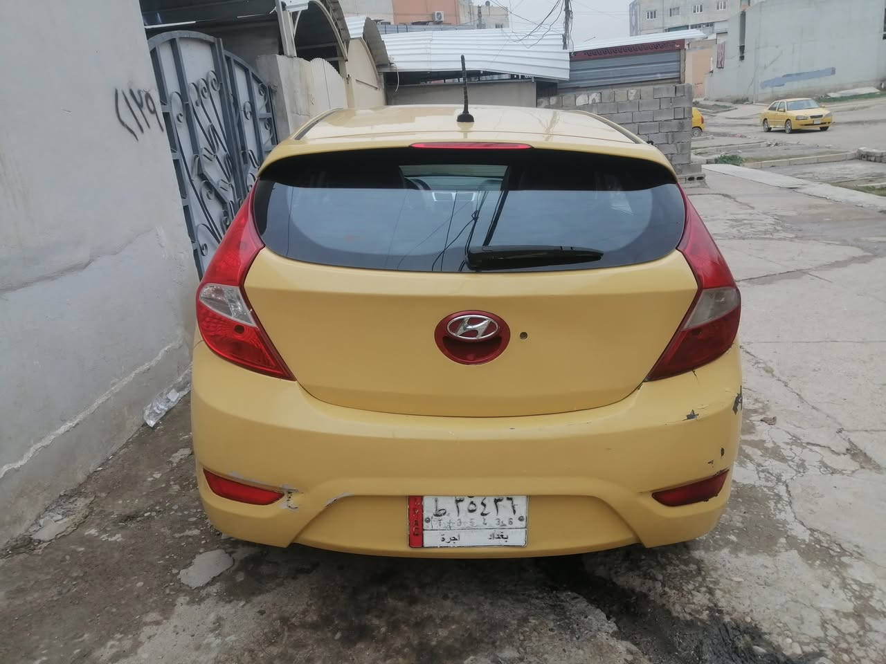 السلام عليكم  
للبيع او مراوس بخصوصي اكسنت هش باك 12 رقم بغداد بسمي سنويه 29 
غرمات وهيئه صفر  لسياره بيه تبديل بوند وجاملغ بدون دواخل كير عادي وبيها كابون المكان موصل  الستفسار على الرقم ***********
