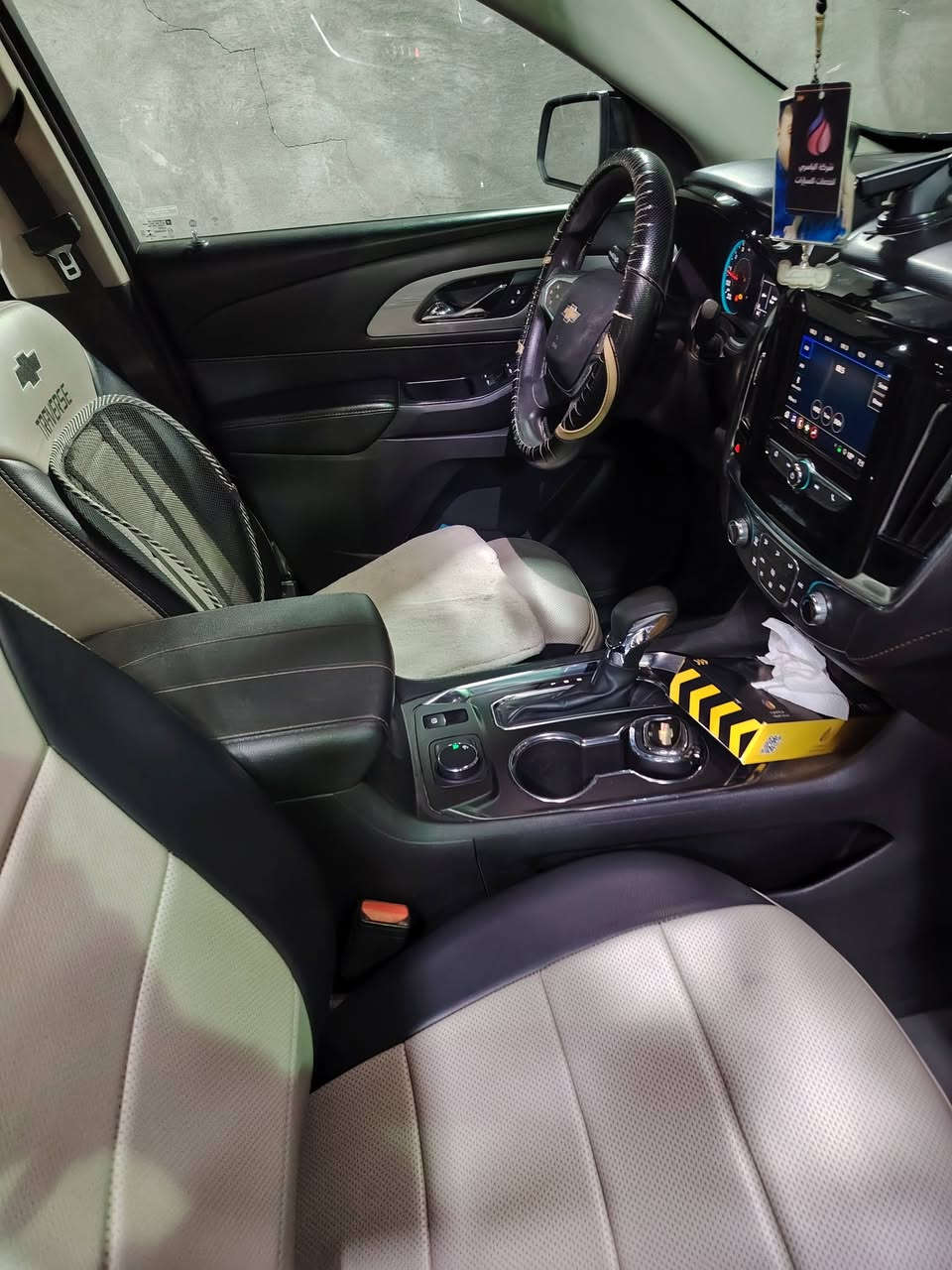 سلام عليكم سياره للبيع ترافلس مديل ٢٠٢١ وارد أمريكي حادث سياره جملغ عبري و بنيد ايرباك سليم فئهLS سياره مال بيت بيه بعض ملاحضات يحتاجله ولف حماوه وكلوب جيك انجن مشتغل لان فيشه مال حساس لكزوز مشيول سعر ٢٢٠ وبيه مجال للشراء سياره بسمي شرط تحويل ثاني يوم سنويه تنتهي ٢٠٢٨    الاتصال ***********
