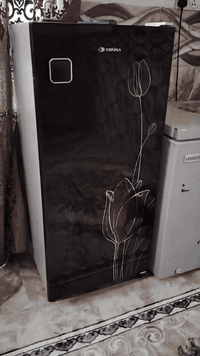 ثلاجه متوسطة الحجم نضيفه كلش مداخله تصليح ابد لون اسود ترهم لغرفه للاتصال ***********
