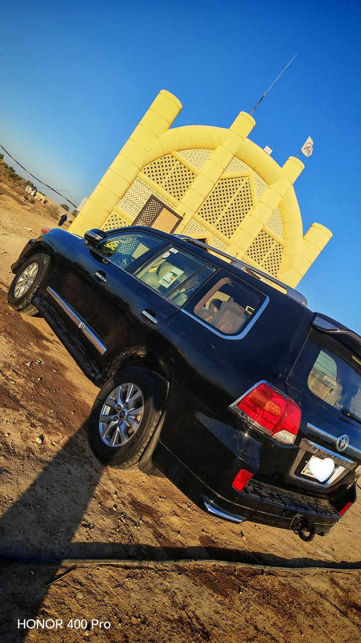 سلام عليكم سياره لاندكروز موديل 12 سياره حلوه وجديده 
مرايات شفط 8سلندر 7راكب مكفوله  رقم بغداد مكاني الناصريه قضاء سيددخيل مامتواجد على فيس رقم الهاتف ***********
