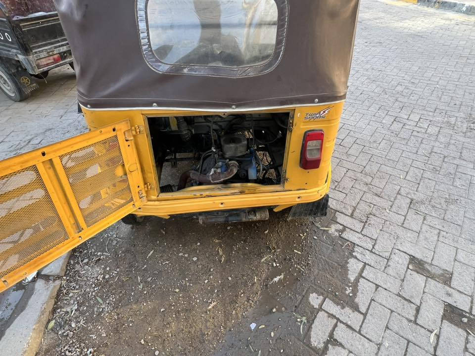 سلام عليكم تكتك للبيع موديل 2020 شهر 10 
لون اصفر ( أوراق ) 
السعر 3 ونص وبيهه مجال 

***********
