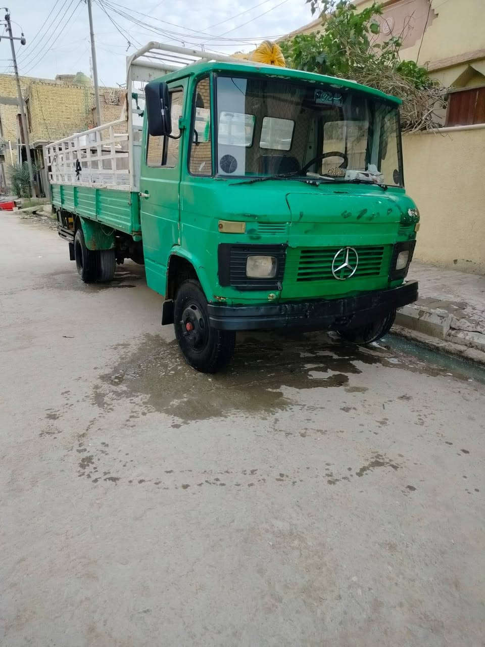 السلام عليكم للبيع مارسدس اخرس  مكينه جديده اكسل حداديه جديد سياره تعمير كله جديد تخم تاير مكانه الشطره (***********
