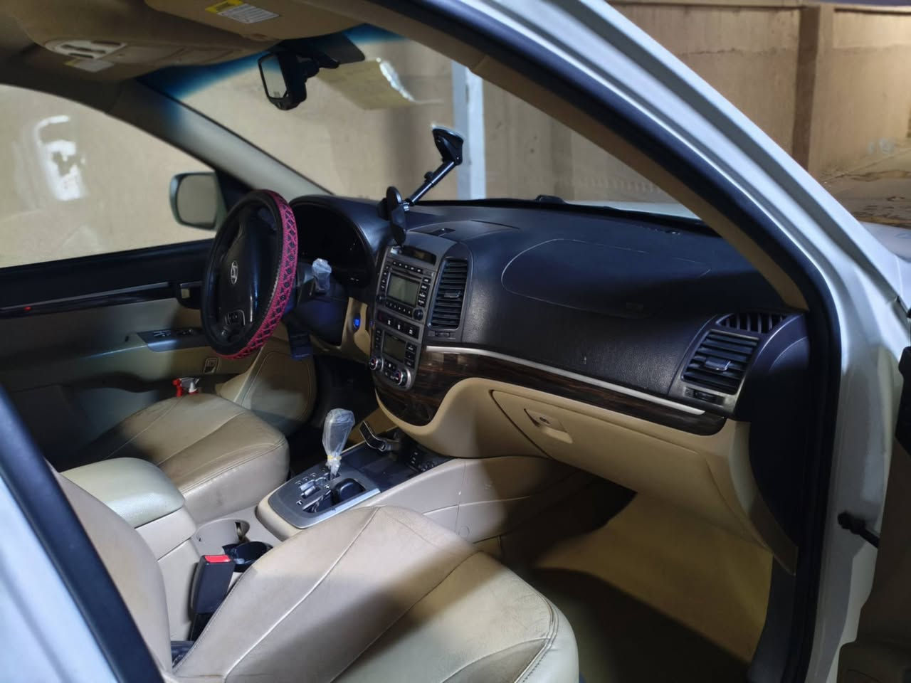 عندي  سانتافيا 2011 خليجي مكفول عدى شوي بارد باب السايق من جوه وحك شبر بجاملغ يم البك الخلفي بأسمي 6سلندر مبدل جديد مال حاويه دفع رباعي اربع بصمات فول الفولل
السعر 165قفل
واذا اكو مراوس حسب القناعه***********
