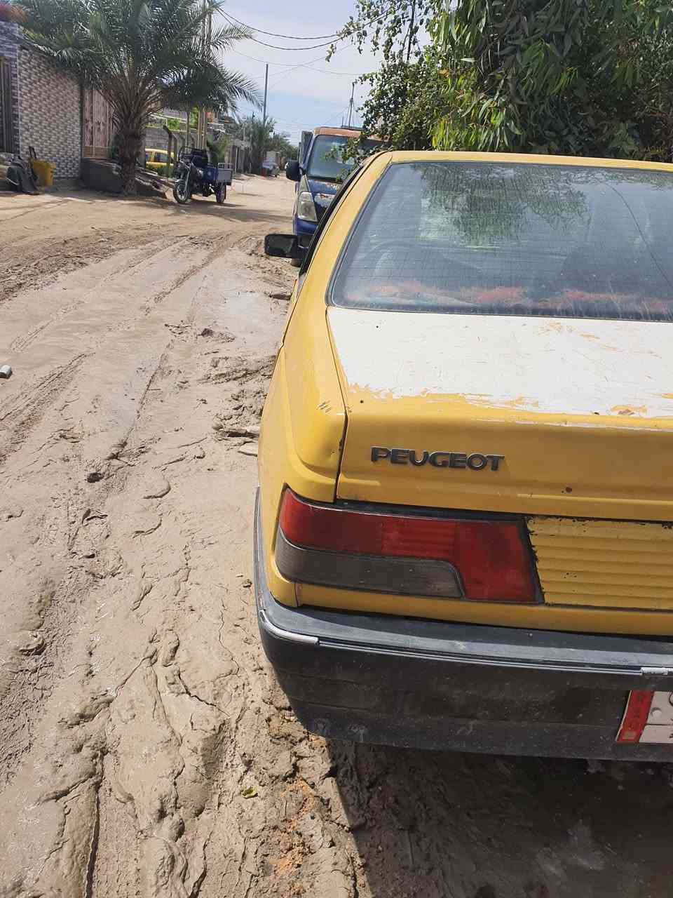 بيجو روى محورة كير و مكينة ونجي اربعة
رقم بغداد اجرة
راعيها ما اندلة سنوية اصلية 
السعر ١٢ بيها مجال
مكاني كوفة حي ميسان 
***********
