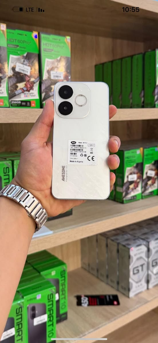 يأتي ITEL A80 بشاشة كبيرة وواضحة تمنحك تجربة مشاهدة مريحة أثناء مشاهدة الفيديوهات أو استخدام التطبيقات المختلفة، مع تصميم أنيق وخفيف سهل الحمل والاستخدام.
⚡ مزود بذاكرة 4GB RAM لتوفير أداء سلس في التطبيقات اليومية والتنقل بين المهام، إضافة إلى مساحة تخزين 128GB لحفظ الصور، الفيديوهات والتطبيقات بكل راحة مع إمكانية التوسعة عبر بطاقة الذاكرة.
📸 التقط صورًا جميلة للحظاتك اليومية بفضل الكاميرا الخلفية المدعومة بالذكاء الاصطناعي، مع كاميرا أمامية مناسبة لصور السيلفي ومكالمات الفيديو.
🔋 بطارية قوية 5000mAh تدوم طوال اليوم لتمنحك استخدامًا متواصلًا دون الحاجة للشحن المتكرر، ما يجعله مناسبًا للاستعمال اليومي والعمل والدراسة.
📌 أهم المميزات:
شاشة كبيرة عالية الوضوح
RAM 4GB
مساحة تخزين 128GB
أداء جيد للاستخدام اليومي
كاميرا AI
بطارية تدوم طويلًا
دعم شريحتي اتصال
بصمة سريعة وآمنة
تصميم أنيق وخفيف


**إذا كنت صاحب هذا الإعلان وتريد حذفه لأي سبب، رجاءا أرسل رسالة إلى الدعم الفني**