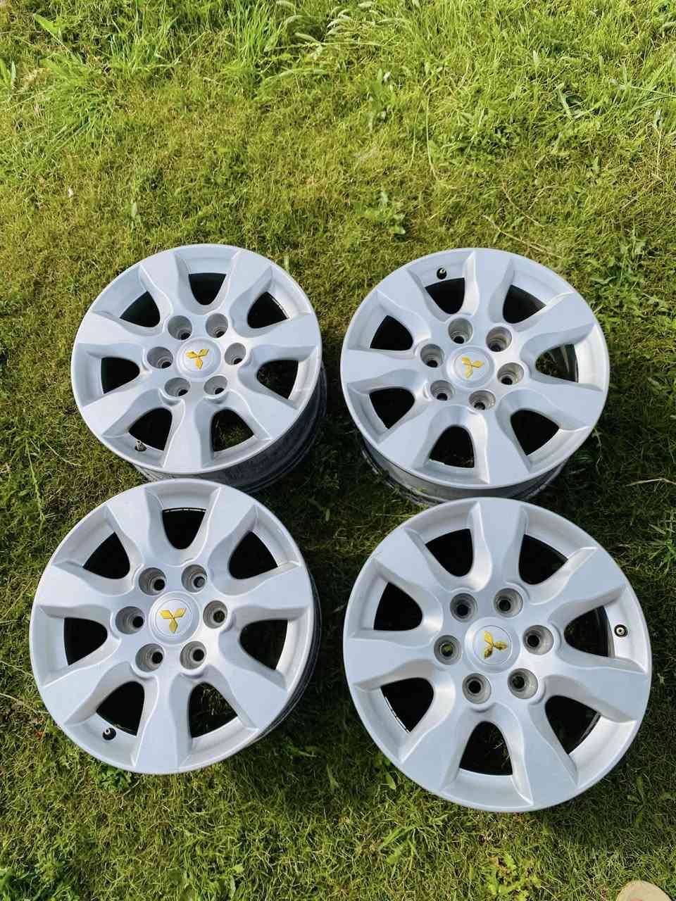 السلام عليكم 
تخم ويل باجيرو اصلي بلادي علامه ذهبيه نضافه ٩٩٪؜ خالي من اي عيب مكاني بابل 
***********
