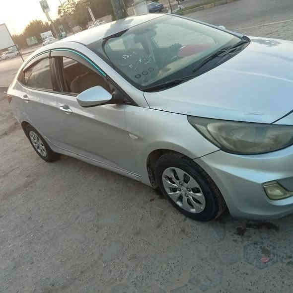 للبيع اكسنت مديل 2012 سياره جديد وجاهز مكينه 1600 سياره جديد بيها قطعتين السعر ٨٥ وبي مجال وهاذا رقم ***********
