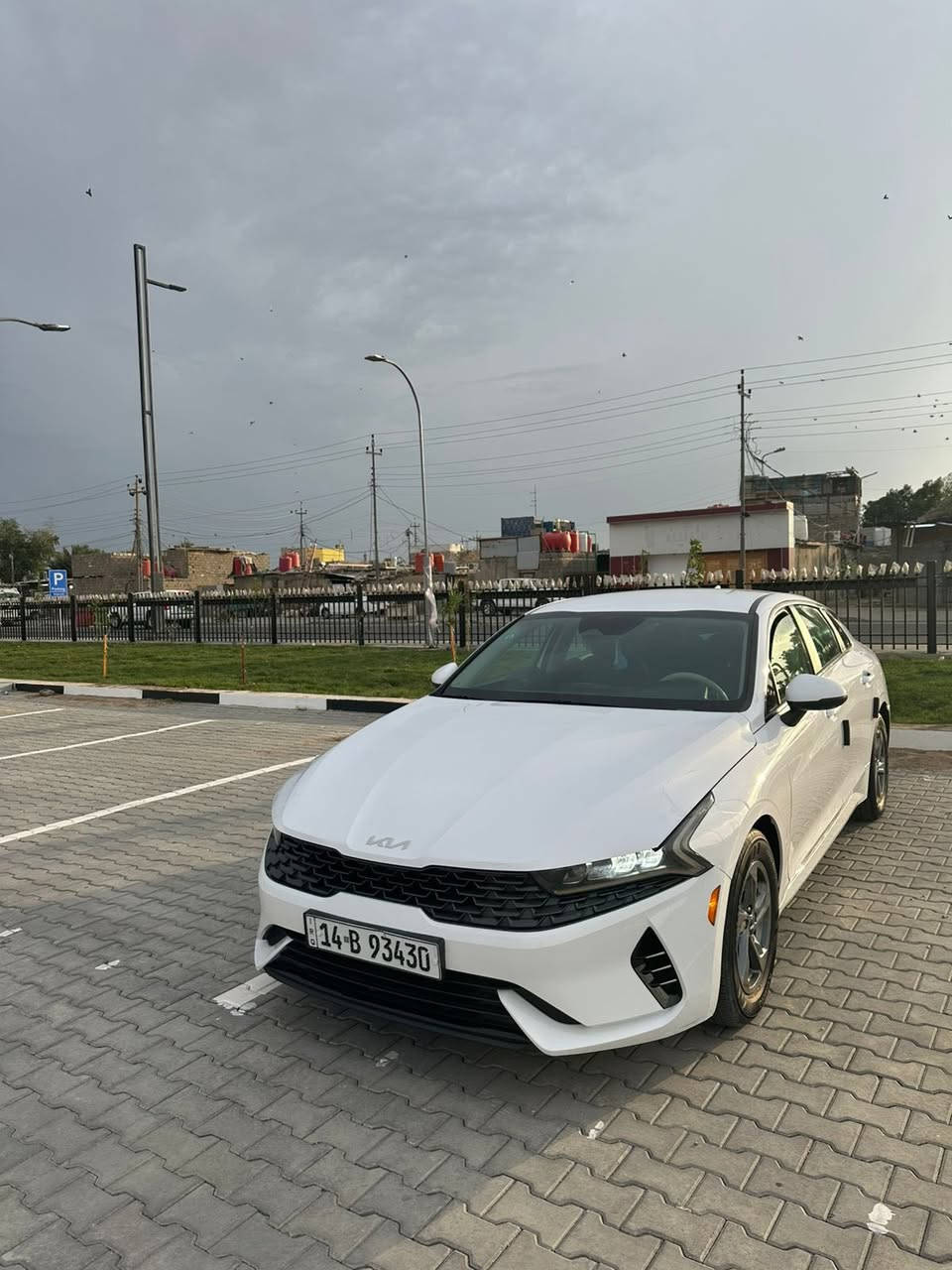 كي فايف 5 وأرد امريكي
مديل 2023 رقم بصرة معوقين دولي 
سيارة كفالة عامة بس بارد  فقط 
 (داخلة من امريكة بارد )
مكفولة من ظربة وصبغ والغرق فقط بارد 
شاصي ولغد وأيرباك كلة مكفول 
سيارة جديدة وجاهزة من كلشي مال جناي 
     .ماشية 25.000mi .جاهزة من كلشي 
 (السعر 158وبيها مجال )
.العنوان البصرة الجنينة .الاستفسار ع الرقم /***********
