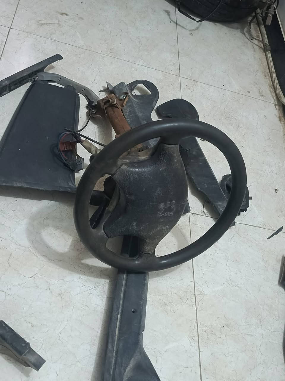 السلام عليكم اخوان عندي غراض بيجو سمند هاوزن كامل جيب وشد لا جفيه ولا عواج وشرط الفحص وجوه السوك كمبريسر داينمو كل البلصور الغراض موجودات وكلهن نضيفات وبلاديات اكرر جوه السوك وشرط الفحص ماعندي توصيل مكان بغداد الشعب الرقم بي وات ساب ***********
