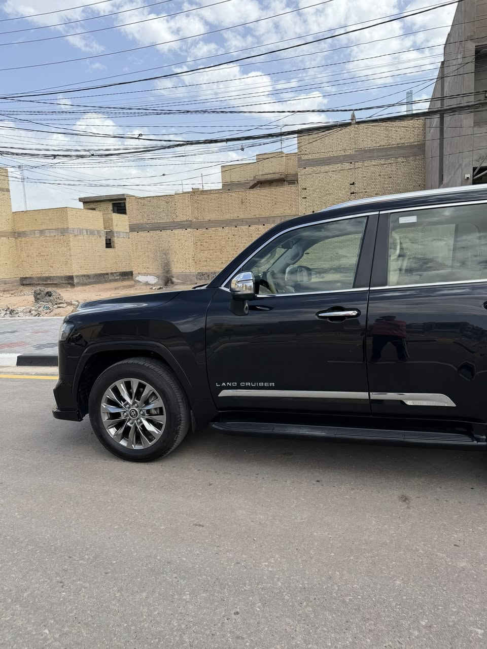 سلام عليكم لاندگروز 2022 ساز اصل GXR limited معروفه مواصفاتها رقم بغداد مميز  كفاله عامه سونارها مرفق بلمنشور 
ماشيه 48 الف 6 سلندر مكانها كربلاء ب624  وبيها مجال 
للاستفسار :- ***********
