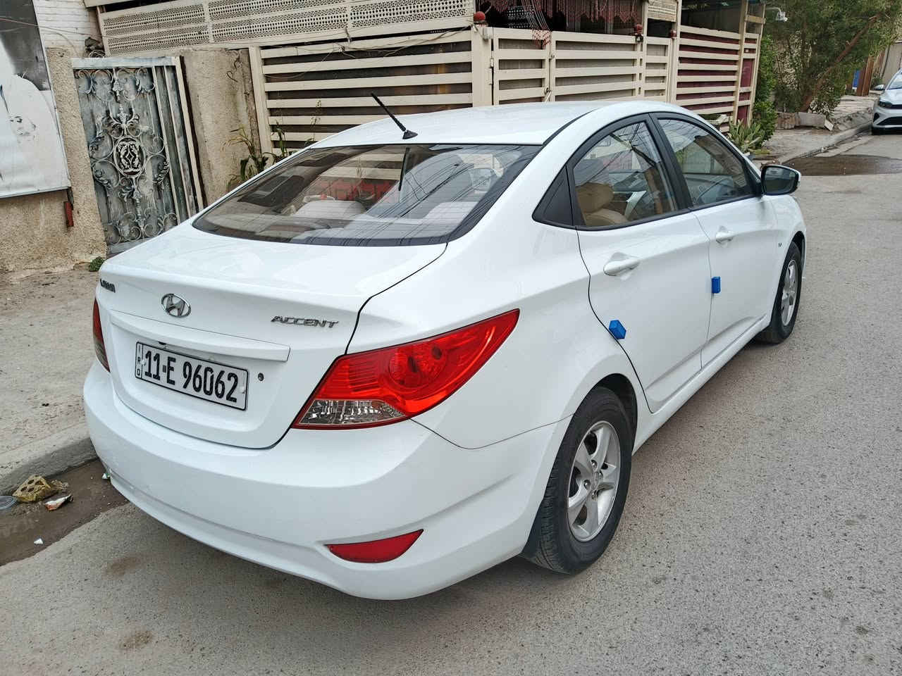 السلام عليكم للبيع اكسنت موديل  2013  وارد خليجي مال الشركه العامه السياره جديده قطره صبغ ما بيها  من عده الدوسه او الدعاميه المامي محرك  1600  دوش مكفول كير مكفول السعر  98  او بيها مجال بسيط مكان السياره كراده شارع الصناعه او الغدير رقمي  ***********
