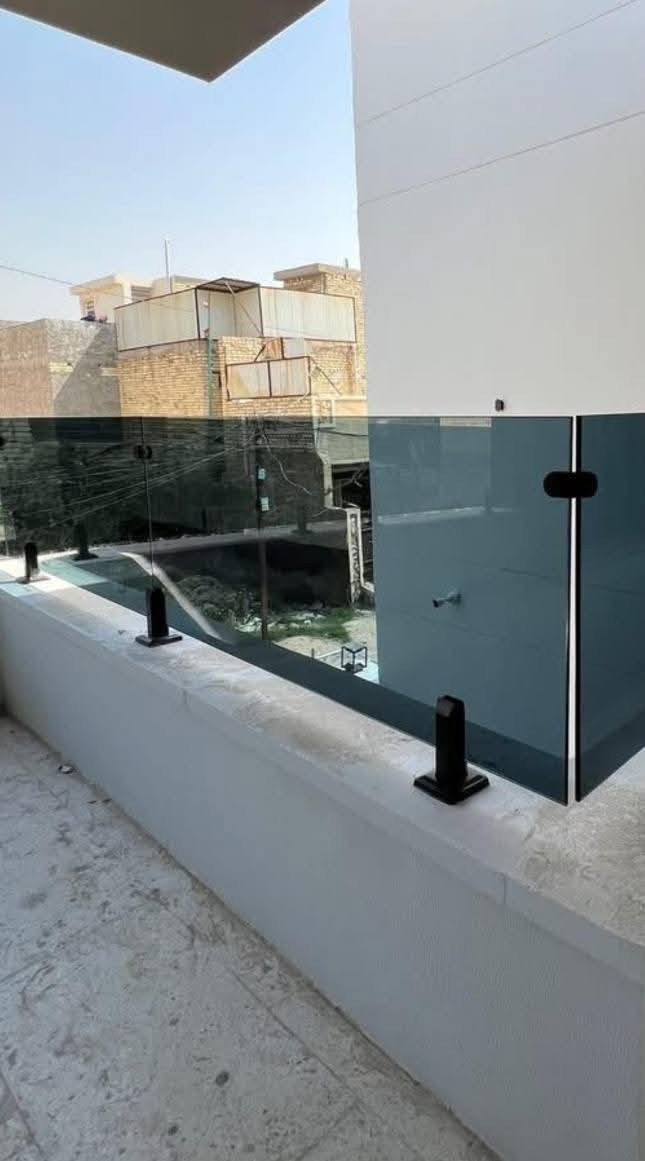 معمل الرعد لاعمال الالمنيوم والزجاج...نعمل .أبواب ..شبابيك ..محجرات درج باانواعها 
 ..للاتصال/***********ابو اوس
