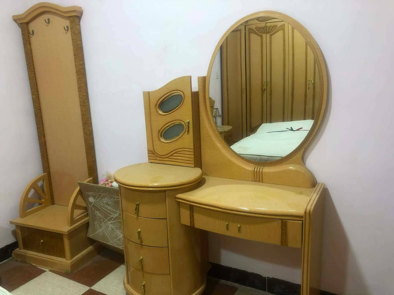 غرفە نوم ٦ قطعات كامل ویه دوشك
عنوان طوز خورماتو سوق جمهورية حسن قوان قرب اشتي مول
‏مراسله خاص او واتساب ***********
