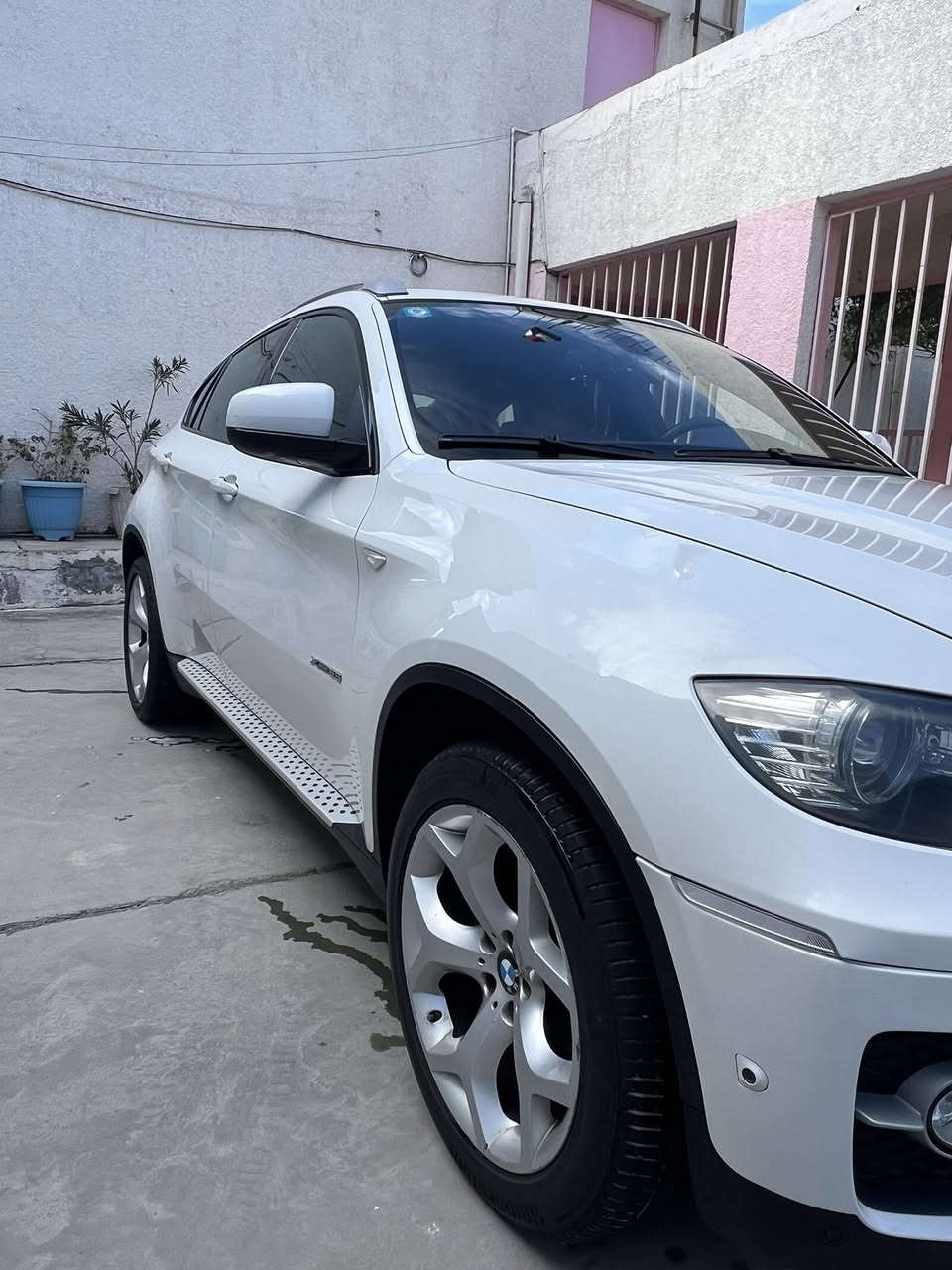 بسم الله الرحمن الرحيم
اللهم صل على محمد وآل محمد 
للبيع X6(2011)
ماشية 126
الماني عروش
محرك N55 سلندر 6
المواصفات 
ابواب شفط
جنطة كهرباء 
كيلس دخول ذكي 
برادات 
5كامرات +2كامرات حوادث 
شاشة عربي 
دات شو 
شفتات ستيرن 
حساسات امامي خلفي 
مكانيك + كهرباء +حدادية تبريد مكفول 
البدي بي بارد باب الصدر وبيها طخة بالجنطة واضحة بالصورة 
طخم تاير جديد برجستون 
مكفولة من الحادث والصبغ فقط دعاميات 
السيارة احلى من الصور حته الدروع كاملة 
السعر 180 ورقة وبيها مجال 
مكان السيارة بغداد 
للاستفسار ***********
