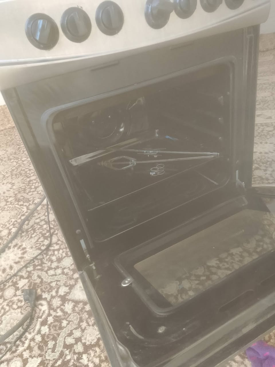 طباخ شغال شرط المكان الأيمن العبور
للاتصال ***********
