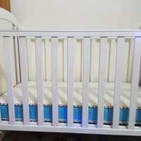 غرفة كامله بدون جربايه وياها سرير اطفال ودوشك السعر 600 ومستعجل ع بيعت...