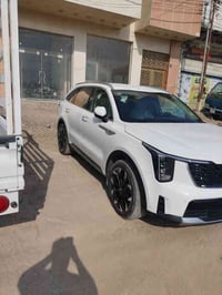 سورنتو موديل 25 6س ويل 20 رقم بابل  ماشيه 5الف بيها ملاحضه خفيفه كلش  ...